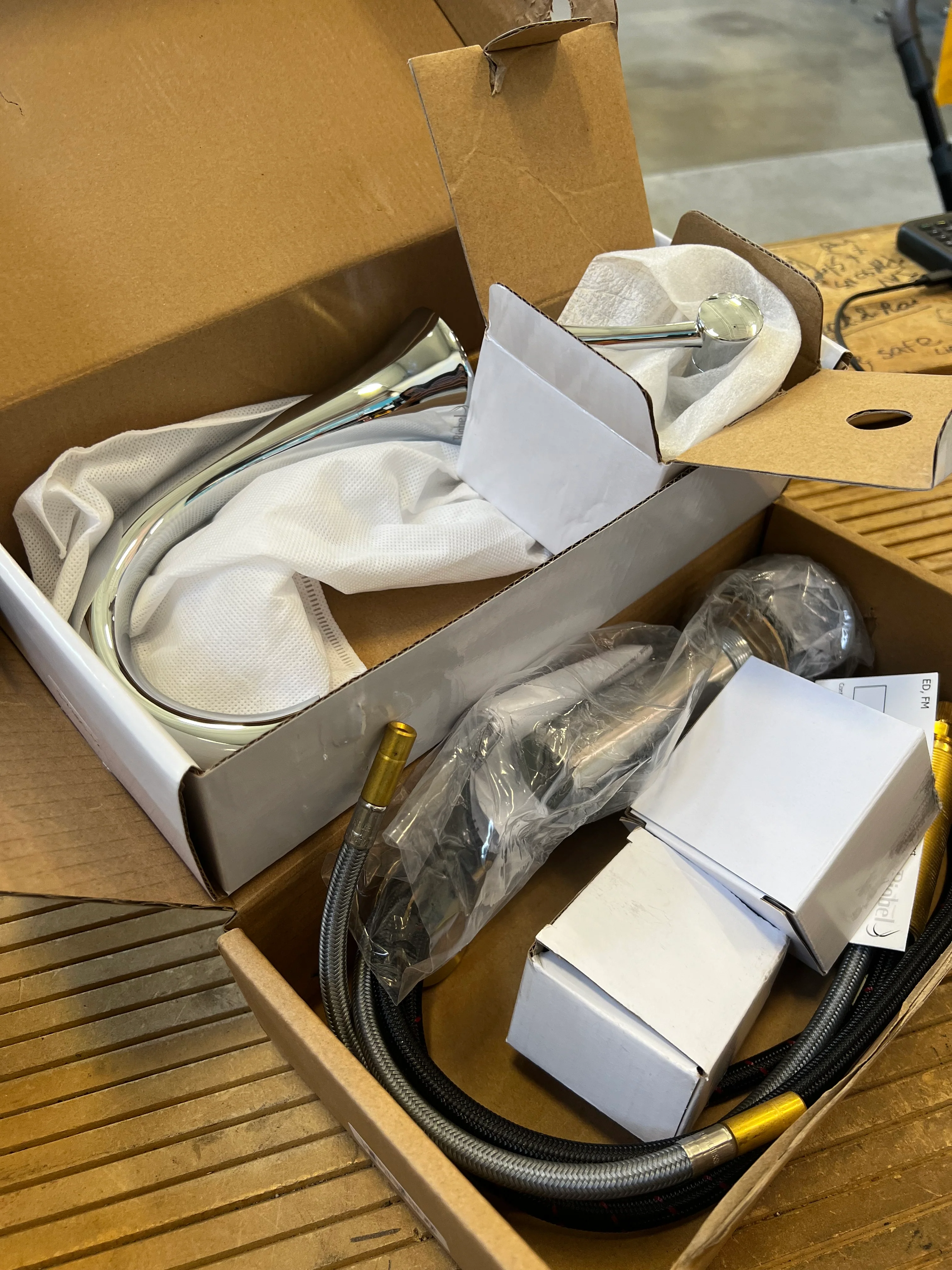 Chrome 2-Handle Bathroom Faucet - Image 4