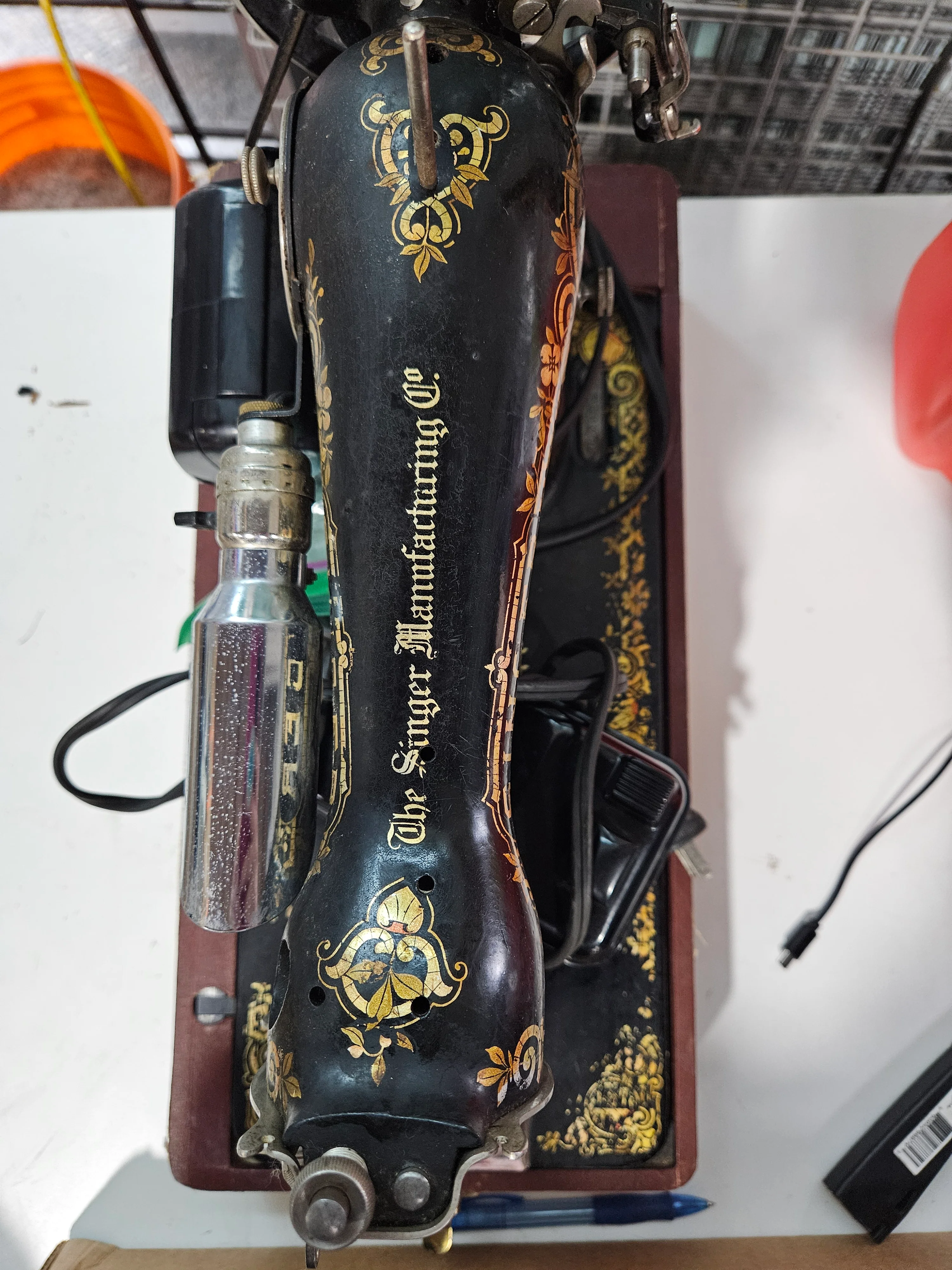 Singer Sewing Machine - Image 3