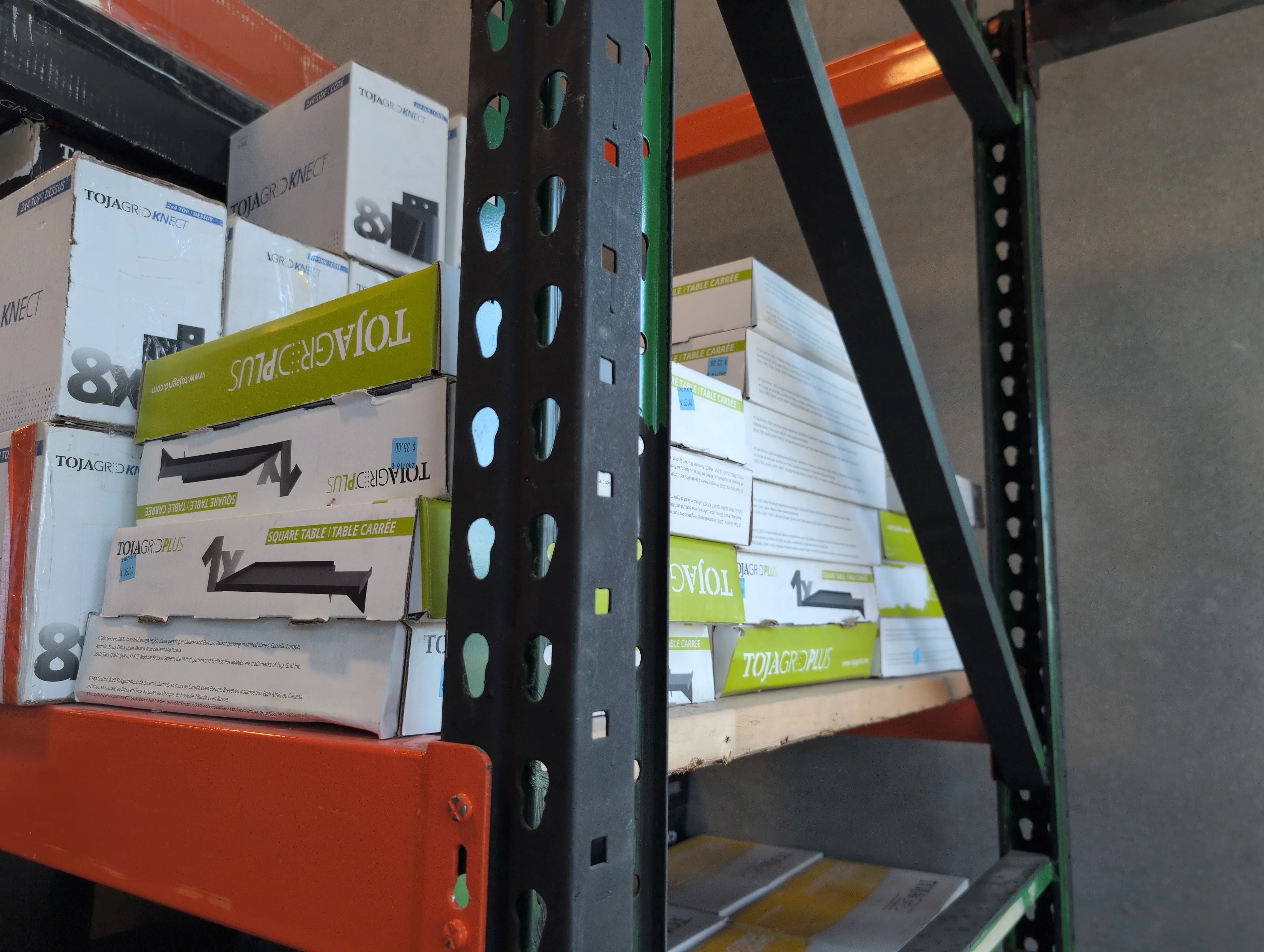 TOJA GRID Square Table for 4x4 Wood Posts 1Pk (new) - Image 3